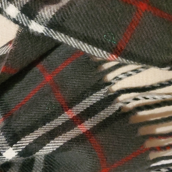 PLAID Scarf Grey, white, red, & Black - Picture 5 of 7